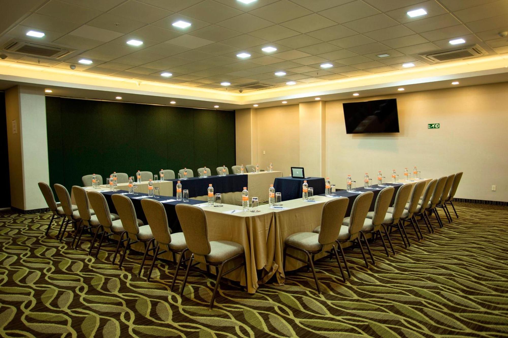 Hotel Four Points By Sheraton Queretaro Norte 4*